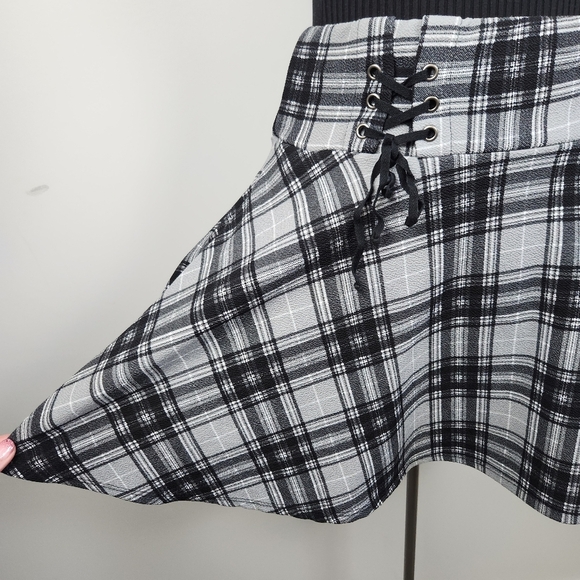 Hot Topic Midnight Hour Women's Plaid Stretchy Skirt Dark Academia Skater Size L - Picture 7 of 10